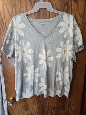 Torrid Gray Daisy V-Neck Tee